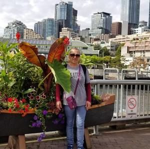 Meet your Posher, Evelia